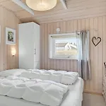 Σπίτι διακοπών Three-bedroom With A Fireplace In Melby