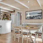 Three-bedroom With A Fireplace In Σπίτι διακοπών Melby