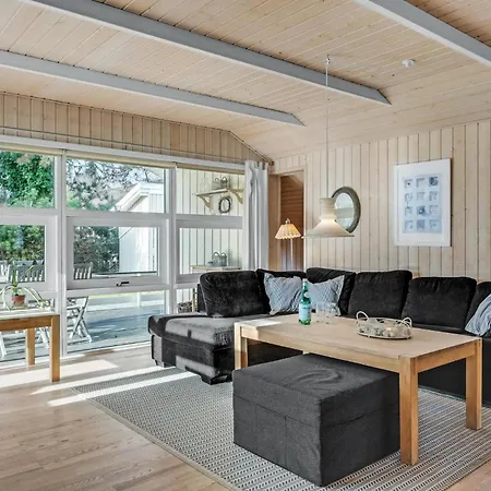 بيت للعطل Three-bedroom With A Fireplace In