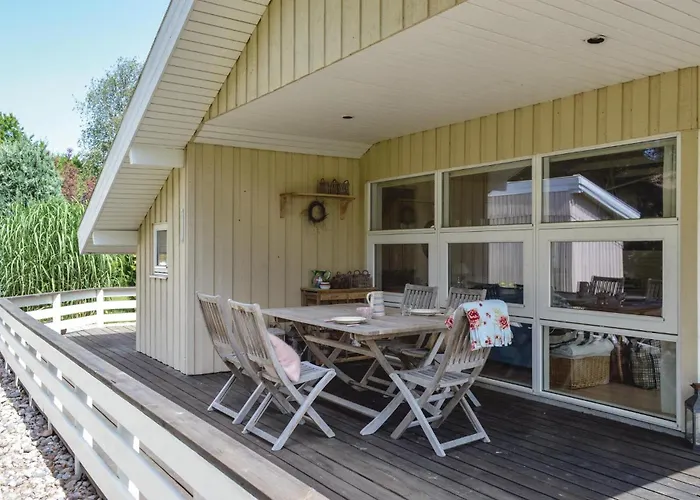 Dom wakacyjny Three-bedroom With A Fireplace In