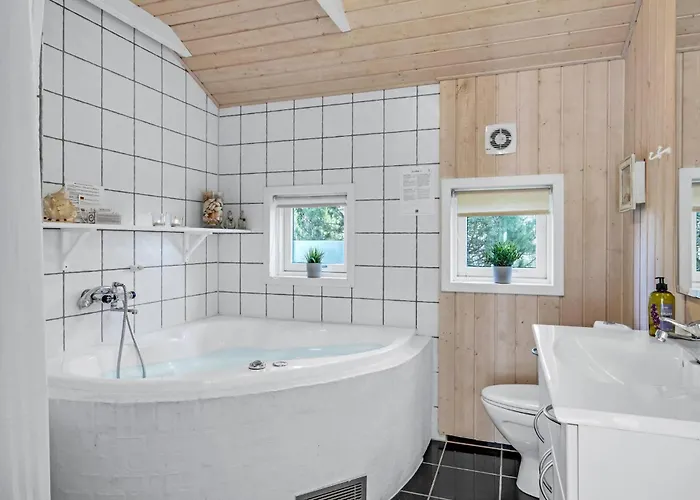 Dom wakacyjny Three-bedroom With A Fireplace In Melby